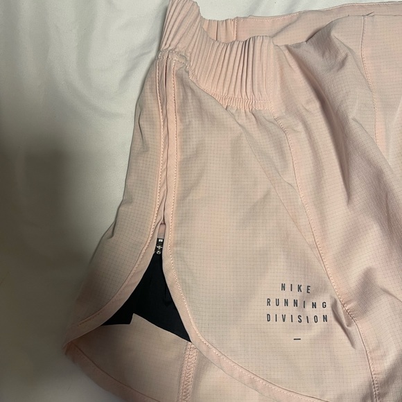 Nike running shorts - Picture 2 of 4